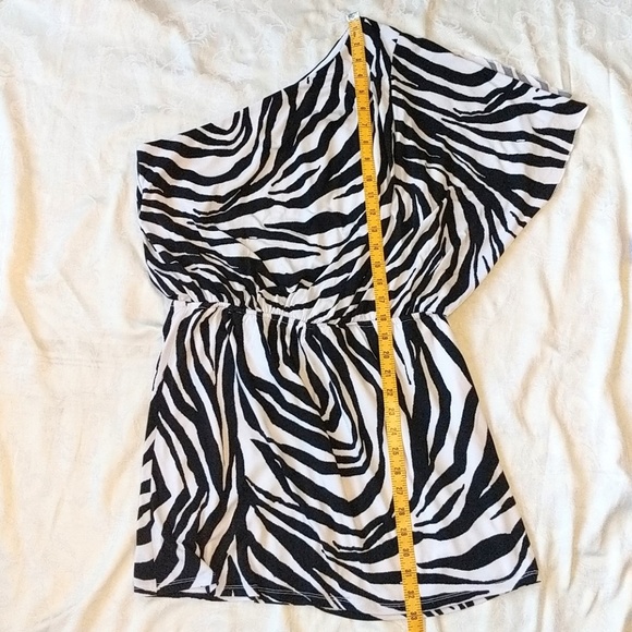 Ruby Rox zebra print one-off shoulder top sz L - Picture 5 of 6